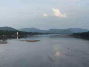 543495-indravati-river11zon